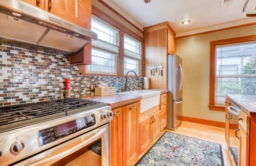 Eureka Apartment | Bungalow at Buhne Terrace