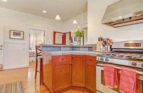 Sonoma House | Bungalow at Sonoma's Historic Plaza! - Includes Wine Tasting Passport
