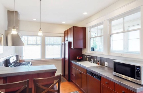 Sonoma House | Bungalow at Sonoma's Historic Plaza! - Includes Wine Tasting Passport