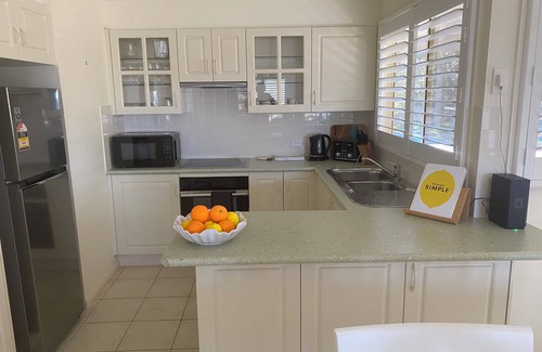 Coolangatta House | Bungalow by the River - Water views, stones throw from River - Pet-Friendly!