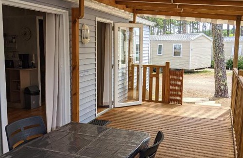 Saint-Julien-en-Born House | Bungalow chaleureux à Saint-Julien-en-Born avec piscine partagée