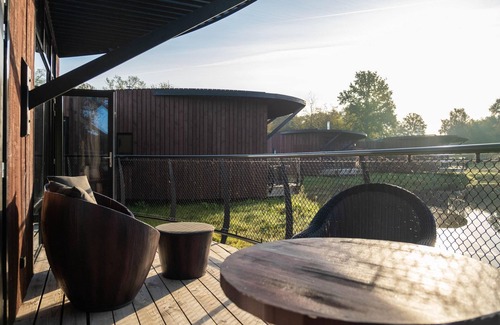 Maubray House | Bungalow Near Forest & Lake