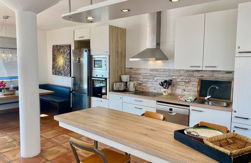 Bahia Calma Villa | Bungalow, private pool and fiber optic internet, close to the sea, sheltered patio.