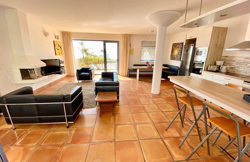 Bahia Calma Villa | Bungalow, private pool and fiber optic internet, close to the sea, sheltered patio.