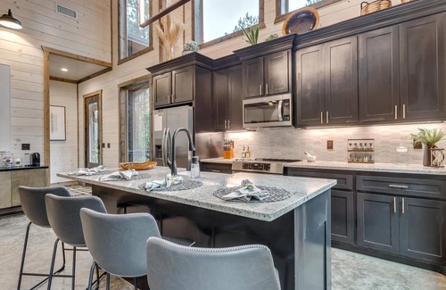 Broken Bow Cabin | Bunk House—Arcade—Hot Tub—Memory Foam—Smart TV