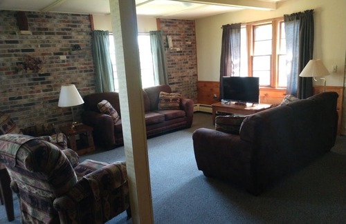Birchwood House | Bunkhouse on Tagalong Golf Course