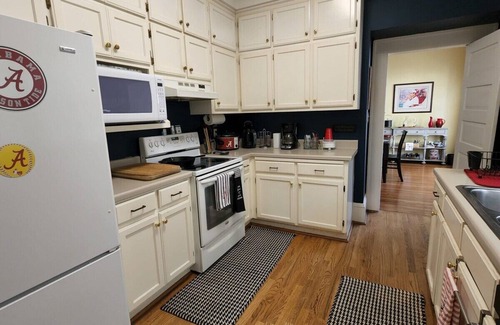 Tuscaloosa House | Burch Bungalow - Walk to U of A or Downtown