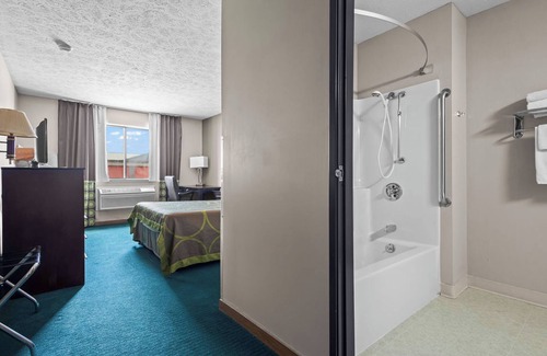 El Paso Hotel | Burgundy Inn & Suites By OYO El Paso