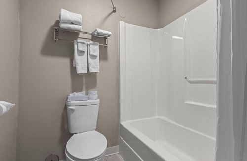 El Paso Hotel | Burgundy Inn & Suites By OYO El Paso