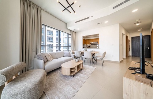 Downtown Dubai Apartment | Burj Khalifa View I Modern Home I 2 Bedrooms