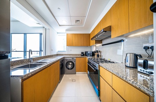 Downtown Dubai Apartment | Burj Khalifa View I Modern Home I 2 Bedrooms