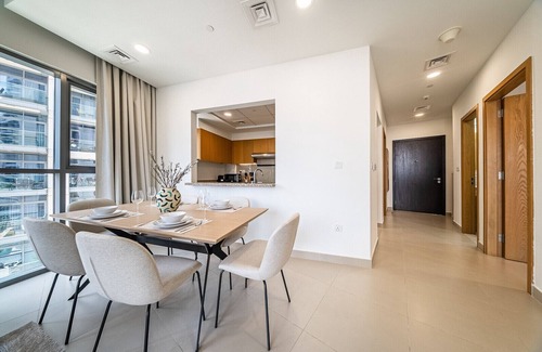 Downtown Dubai Apartment | Burj Khalifa View I Modern Home I 2 Bedrooms