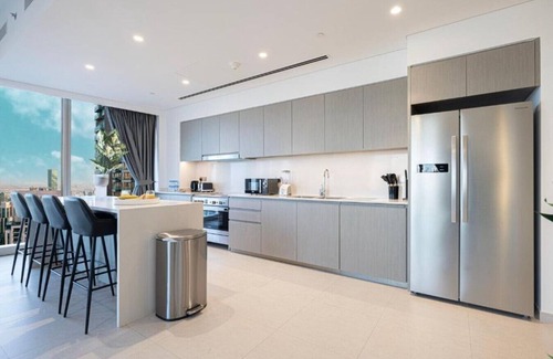 Downtown Dubai Apartment | Burj Khalifa Views! 4BR Luxury Stay w/Fountain Show & Sleeps 9