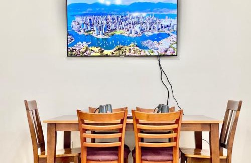 Burnaby House | Burnaby Metrotown Cozy 3 Bedroom Suite