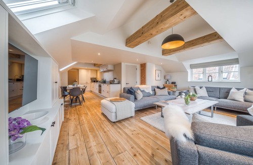 Burnham Market Cottage | Burnham Loft - sleeps 4 guests in 2 bedrooms