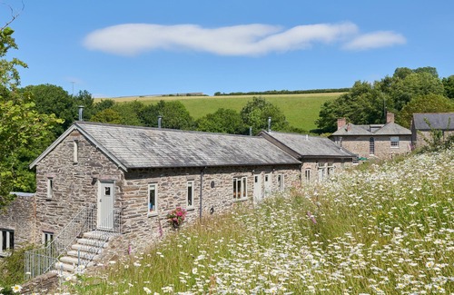 Totnes Cottage | BURRATOR COTTAGE, family friendly, with pool in Cornworthy