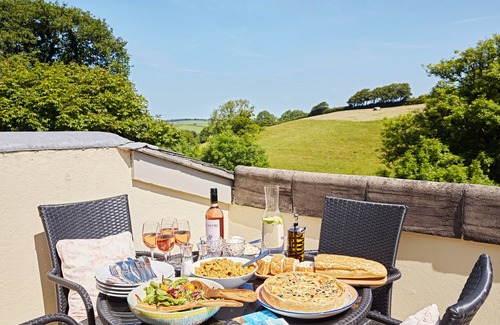 Totnes Cottage | BURRATOR COTTAGE, family friendly, with pool in Cornworthy