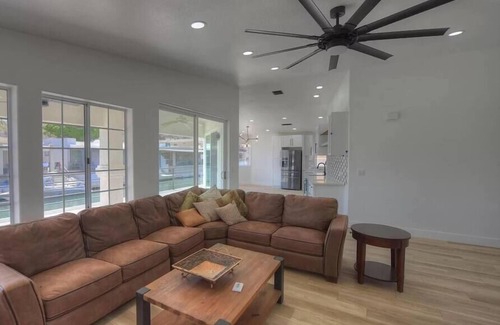 Cienega Springs House | Bush Master Suite, Keys canal