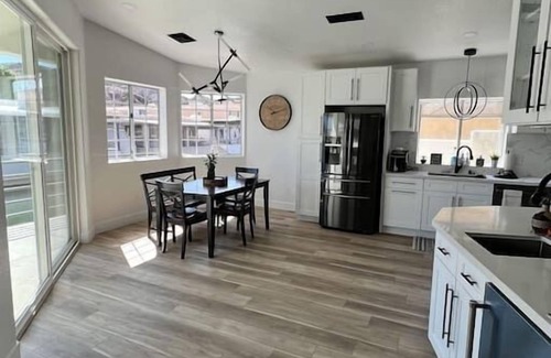 Cienega Springs House | Bush Master Suite, Keys canal
