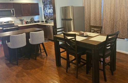 Atlanta House | Business-Ready Private Room & Bath Downtown - Walk to GWCC, & Mercedes Benz,