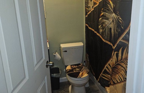 Atlanta House | Business-Ready Private Room & Bath Downtown - Walk to GWCC, & Mercedes Benz,