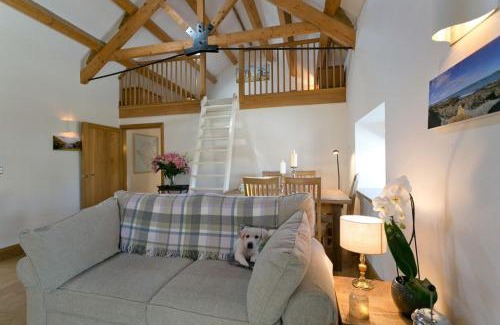 Llanfaethlu House | Buttercup