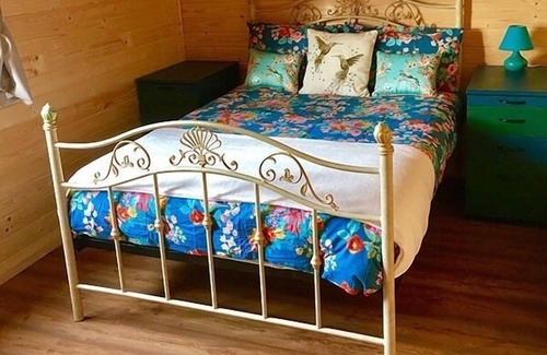Boston Apartment | Butterfly Lodge - 3 bedroom cabin with Lake view