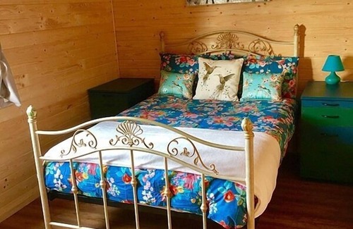 Boston Apartment | Butterfly Lodge - 3 bedroom cabin with Lake view