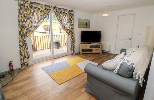 Tunstall Cottage | BUTTERFLY LODGE, pet friendly, with hot tub in Richmond