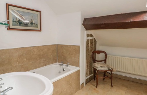Tunstall Cottage | BUTTERLANDS FARMHOUSE, pet friendly, with open fire in Biddulph