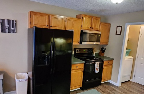 Clarksville House | Butternut Palace-Pet Friendly-Sleep 6