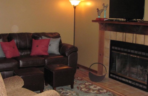 Laurelville Cottage | Button Buck--Cottage in Hocking Hills--Wood Burning Fireplace, and Pond