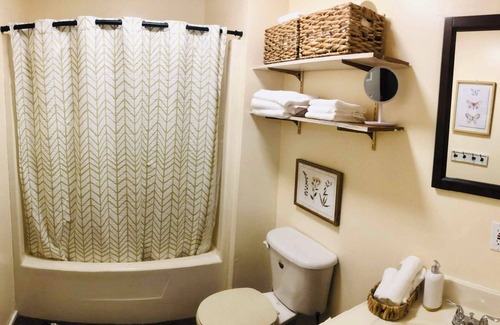 Batesville Apartment | Button's Apartment-Cozy vintage-style 2-bedroom place in historic Batesville