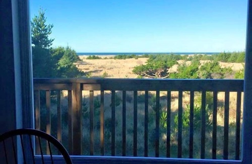 Long Beach House | Buy 2 get 3rd night FREE Nov 2025- March 2026 Oceanfront Home With Beach Access!