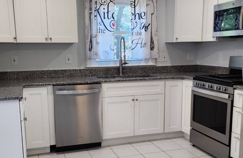 Buzzards Bay Apartment | Buzzard's Bay Beach House Upper