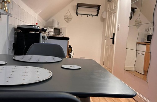 Huddersfield Apartment | Bv Comfy Attic Studio At Deighton Huddersfield