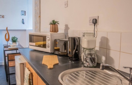 Bradford Apartment | Bv Comfy Basement At Manningham Bradford
