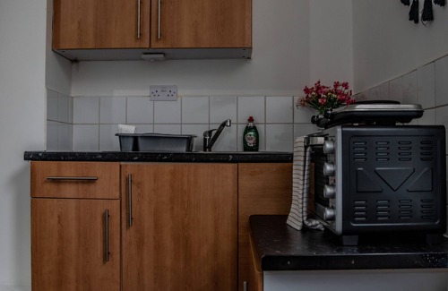 Bradford Apartment | BV Comfy Budget Studio