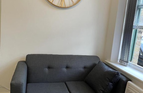 Bradford Apartment | Bv Comfy Budget Studio At Quebec Street Bradford