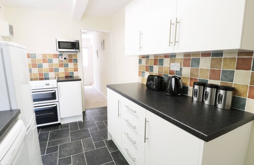 Llanllyfni Cottage | BWLCH YR AWEL COTTAGE, family friendly, with a garden in Penygroes