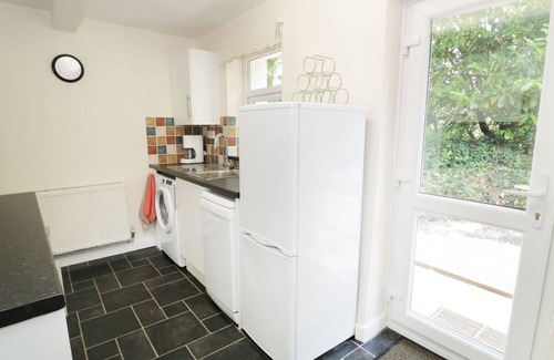 Llanllyfni Cottage | BWLCH YR AWEL COTTAGE, family friendly, with a garden in Penygroes