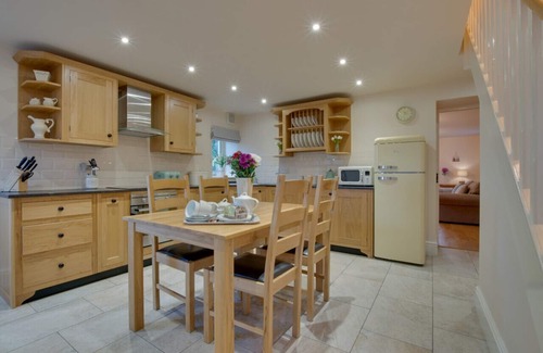 Rowen House | Bwthyn Carreg Rowen - Two Bedroom House, Sleeps 4