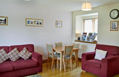 Acrefair House | Bwthyn Clyd