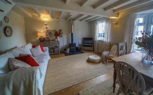 Edern House | Bwthyn Gwyn
