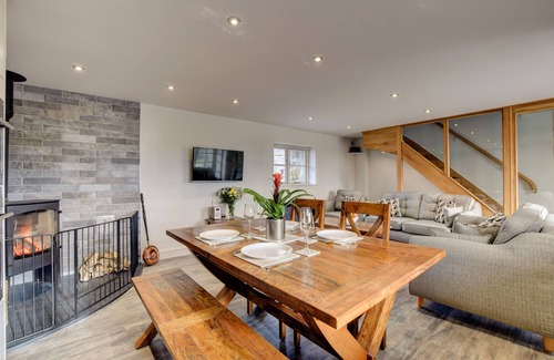 Llanllyfni House | Bwthyn Nant Bach - Three Bedroom House, Sleeps 6