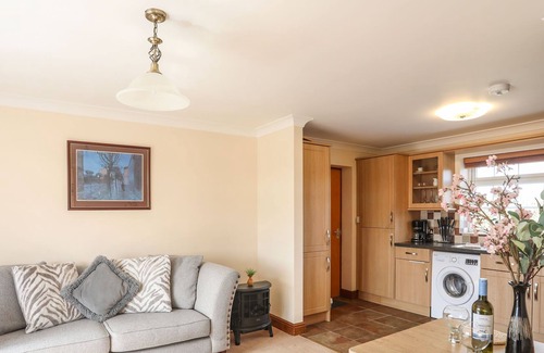 Llanfachraeth Cottage | BWTHYN RHOS Y GAER, character holiday cottage in Llanfachraeth