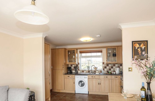 Llanfachraeth Cottage | BWTHYN RHOS Y GAER, character holiday cottage in Llanfachraeth