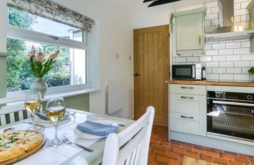 Amlwch Cottage | Bwthyn Ty Croes - sleeps 4 guests in 2 bedrooms