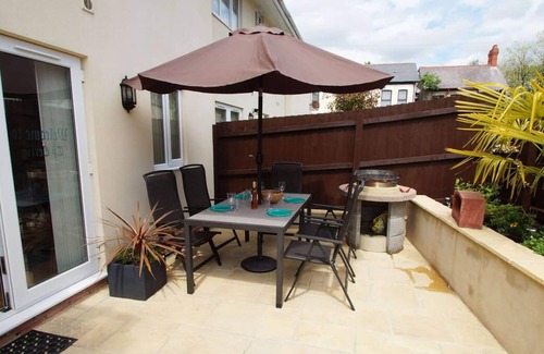 Ammanford House | Bwthyn y Gors in Swansea Valley