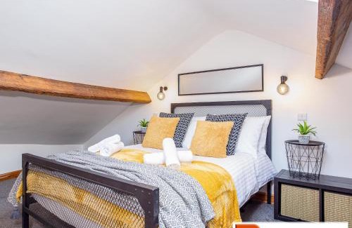 Longford House | ByEvo Oswestry Barn - Quirky romantic retreat or Cosy contractor base